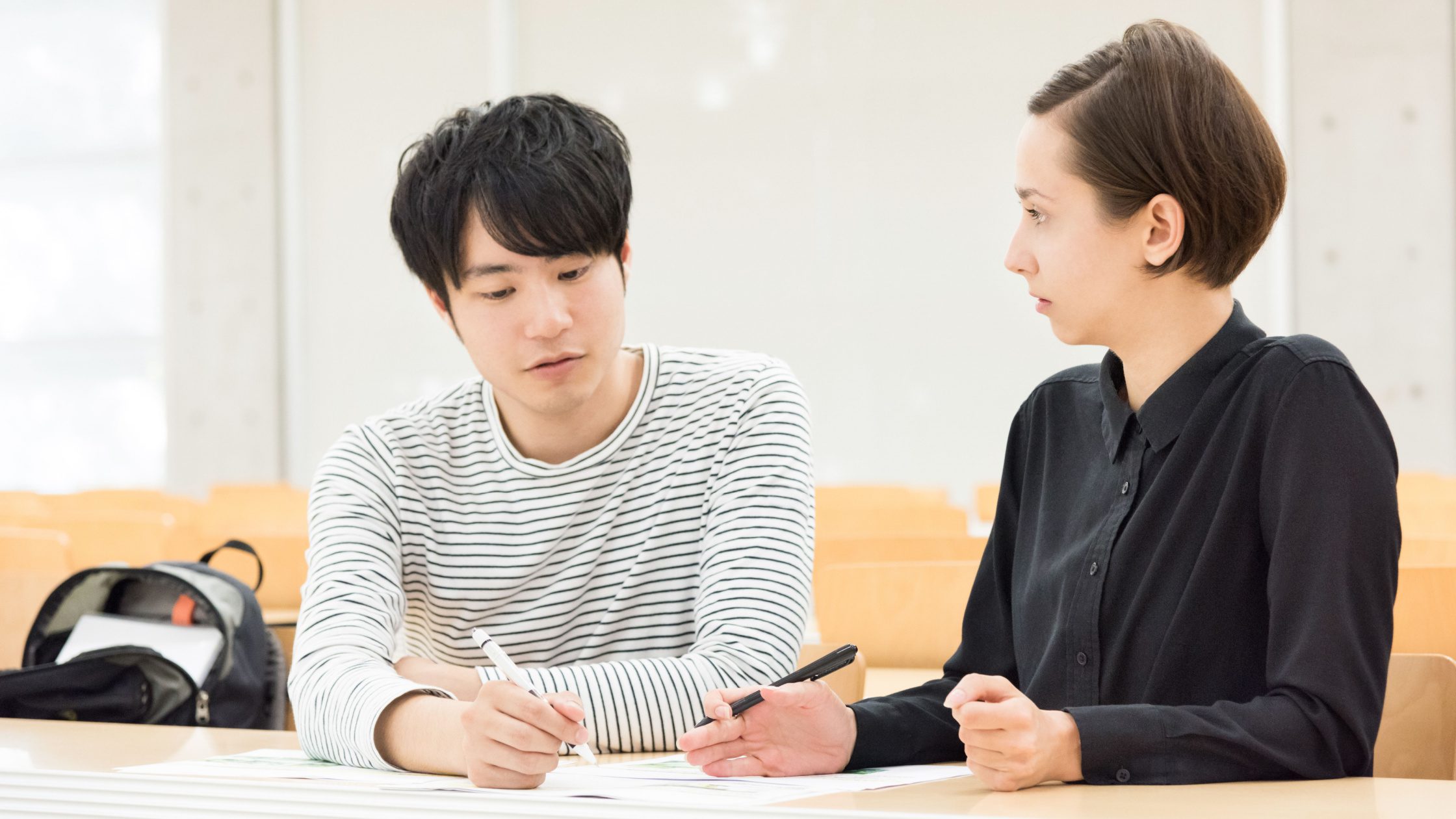 A medical school student meeting with his learning advisor to talk about remediation.